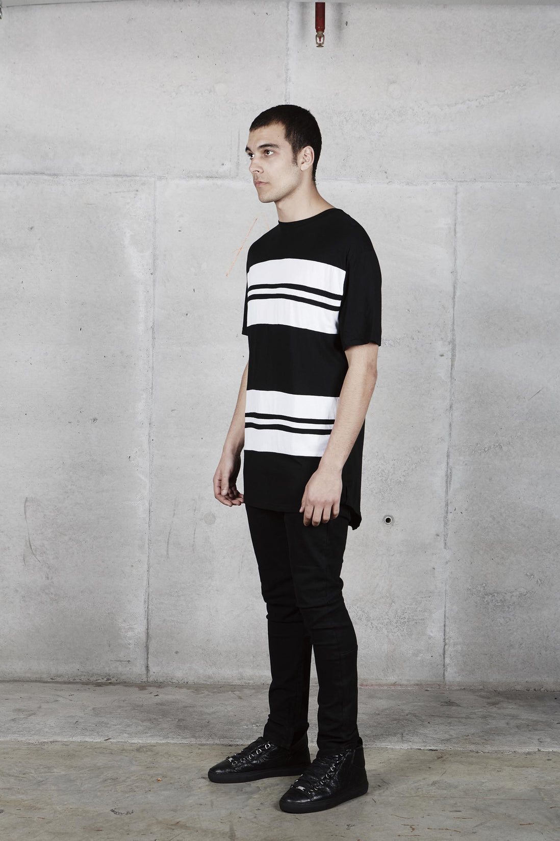 SCOOP STRIPE TEE - BLACK/WHITE