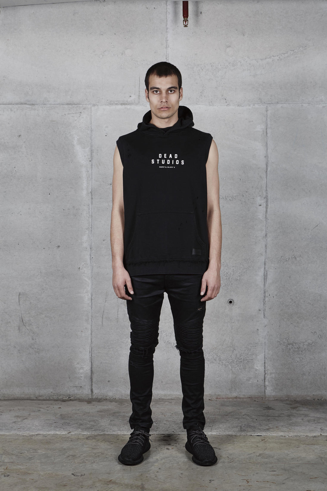 NAV SLEEVELESS HOOD