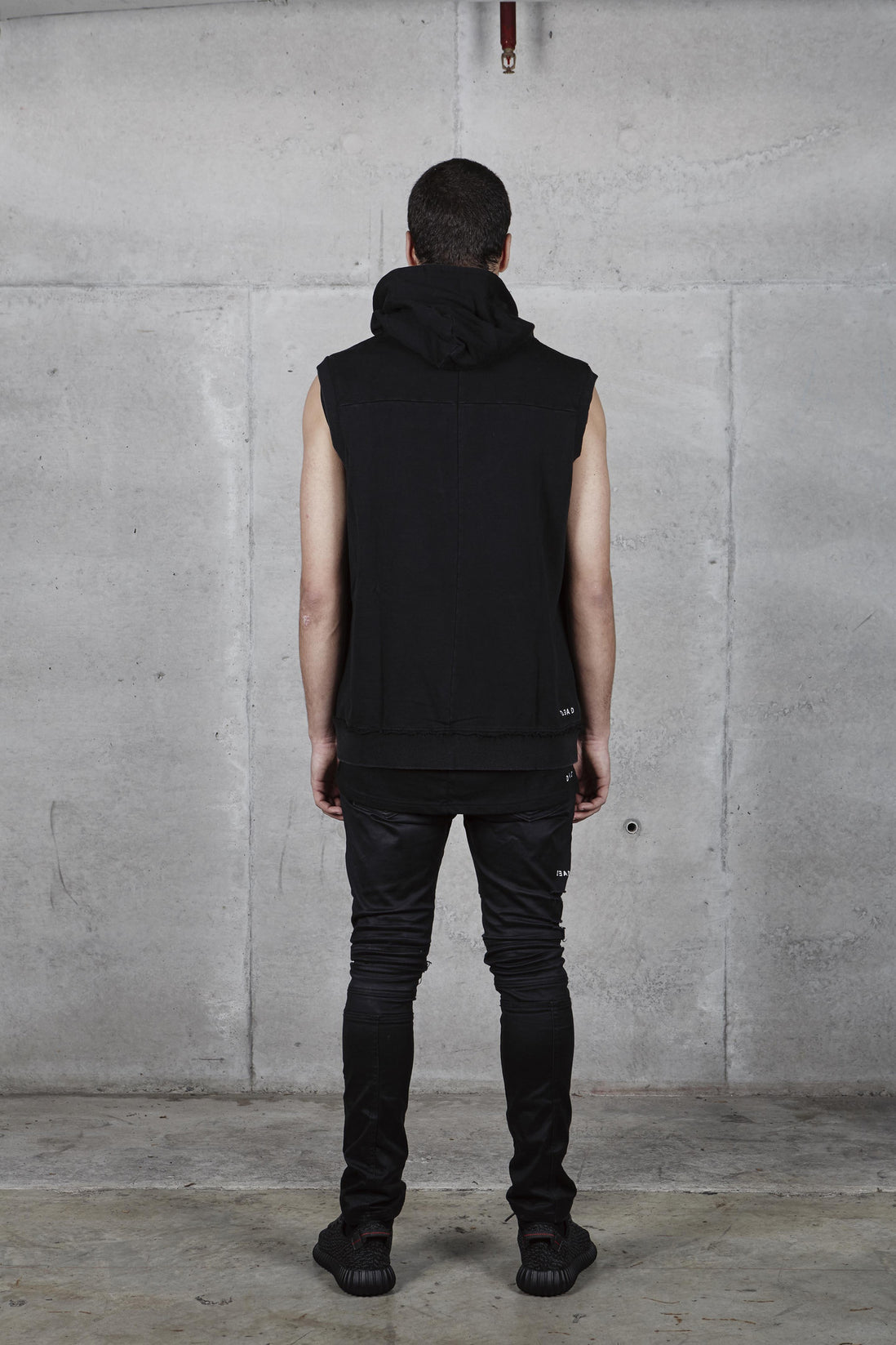 NAV SLEEVELESS HOOD
