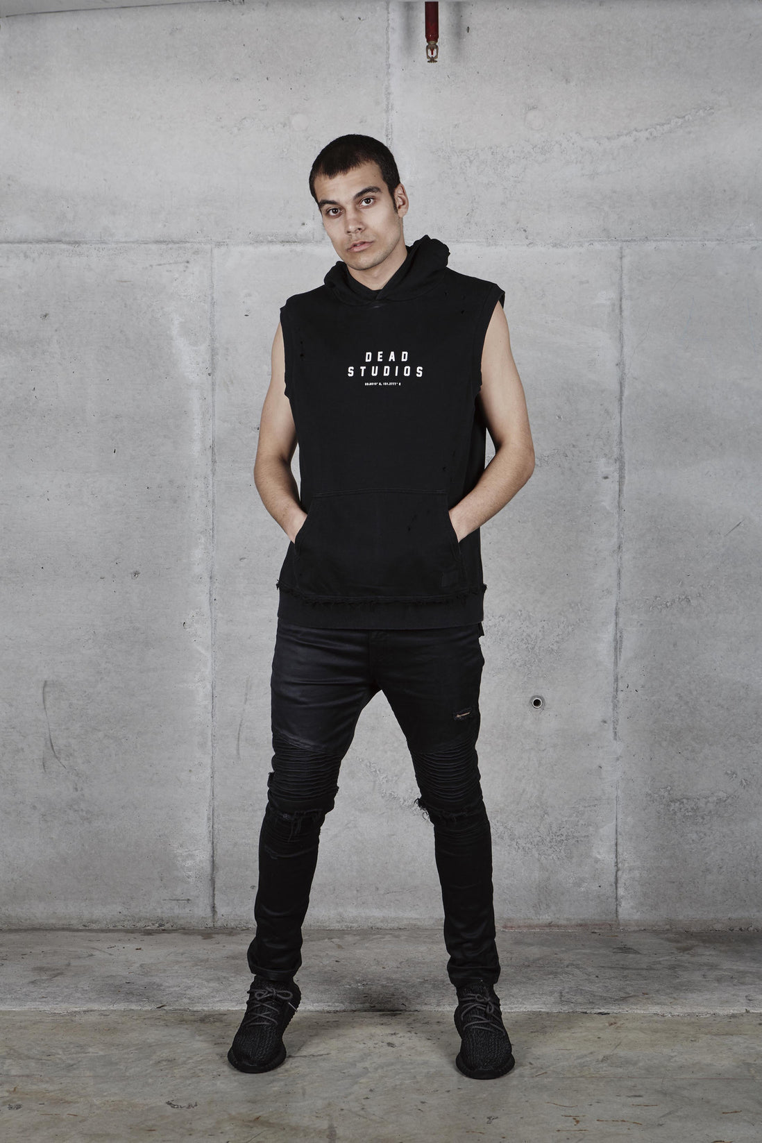NAV SLEEVELESS HOOD