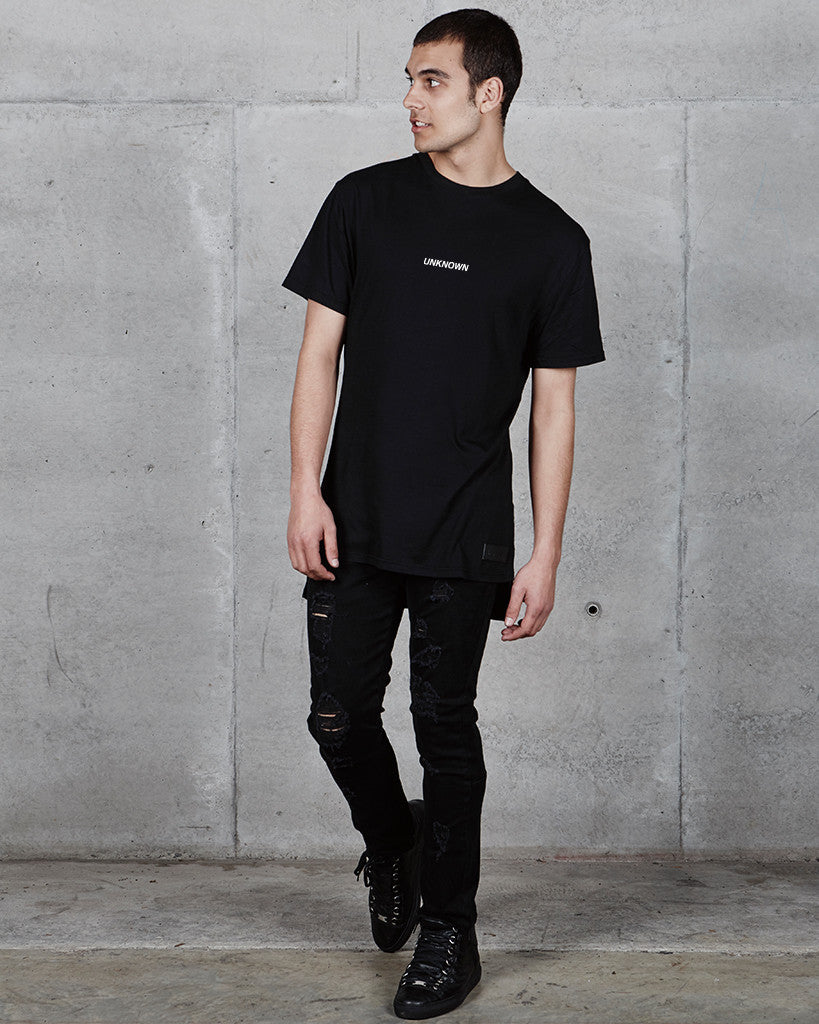 UNKNOWN TEE - BLACK
