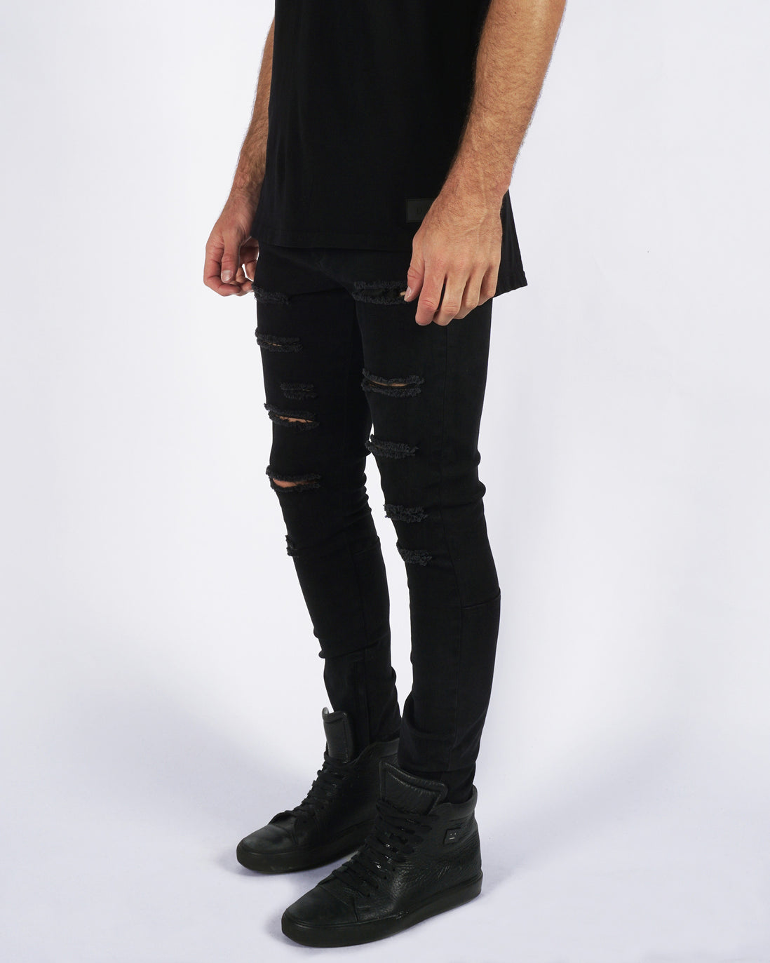 003 TRASHED JEAN- BLACK