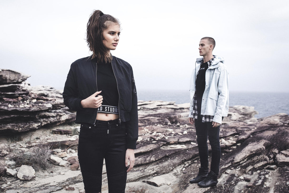 CROPPED BOMBER - BLACK