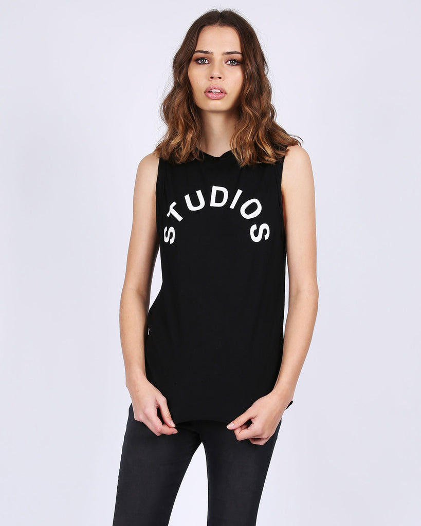 STUDIOS MUSCLE - BLACK